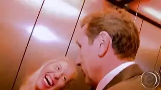 مهبل صغير الحجم يطلب أن يُملأ بقوة