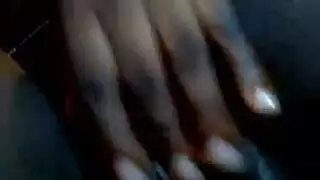 وجه بريء، رغبات قذرة: دسار ضخم يملأ مهبلها الضيق بالكامل