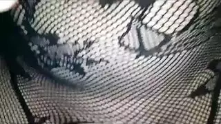 تمديد ذلك الفرج الضيق حتى تصرخ