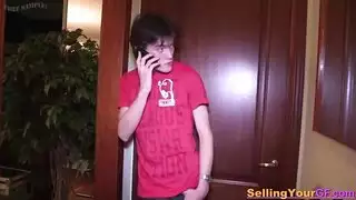 مراهقة روسية لطيفة تتعرض لاختراق مزدوج في جنس جماعي وحشي