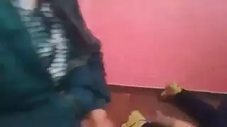 شرجي صريح: امرأة محجبة تدمر بأربعة أعضاء