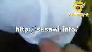 فتاة جامعية خجولة تمص بخوف وتُغطى بالقذف