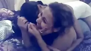 بنات مصرية في جلسة فرك مهبلية صارخة