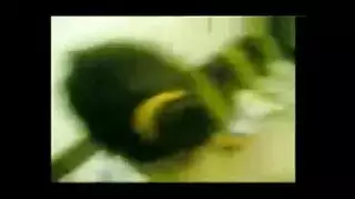 الجار ينيك امرأة مطلقة في فعل إباحي صريح وقاسٍ