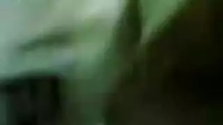 إنها متوهجة جدًا لدرجة فقدان السيطرة: مهبلها مشتعل