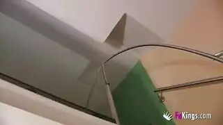 فتاة مغربية محجبة تحب المص العميق والوضعية الخلفية