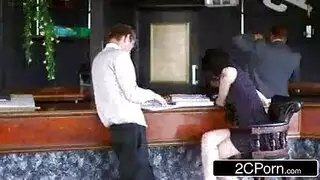 ابنة رئيس المكتب الجامحة تأخذ جنس حميم قوي في المرحاض