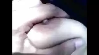 العاهرة السمراء تتعرض للضرب في الهواء الطلق