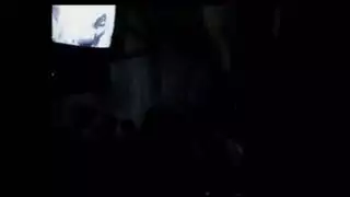 شريط عراة بأجواء الماضي: أوجي علنية مع عاهرات صاخبات