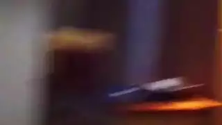 الفتاة الشقراء الجميلة تتعرض للجماع على الوجه وتملأ حلقها في مقطع إباحي