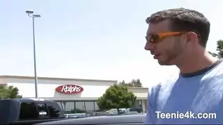 بعد رؤيتها تستمني، أدريانا مينديز تخضع لجنس الثنائي القاسي