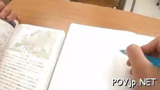 استمناء في الخارج: فتاة البيكيني تعبث بكسها المبلل للكاميرا
