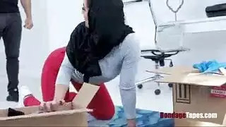 قضيب غريب ينيك فرج عربي ضيق بعمق