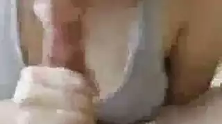 فتاة مصرية ماهرة تمص القضيب العربي بشهوة وحركات مثيرة