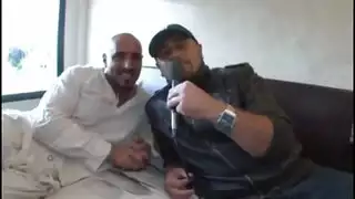 ثلاثي حار مع أثداء كبيرة وفحول متحمسة