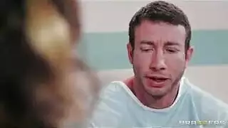 استراحة الحمام تتحول إلى جماع جنسي جماعي مع الممرضات