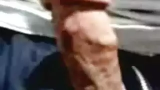 عاهرة محجبة تشتهي تتباهى بجسدها وفرجها المرطب للفتاة المراهقة