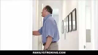 الابن الزوجي يمارس الجنس بقوة مع زوجة أبيه في مشهد إباحي صريح