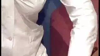 ممرضة تتلقى تناوباً من طبيب وعابرة جنسياً في بورن صريح بالمستشفى