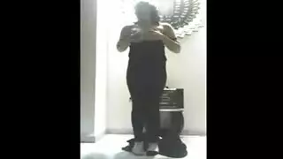 الكس بين يديه سيطر ودمر حفرتها