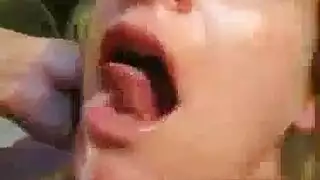 ضخمة الثدي مثليه الجنس عرقي بصاصة