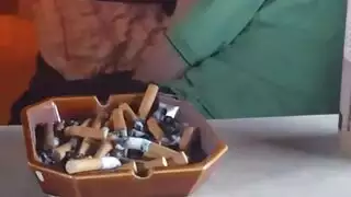 مراهقة تلعب بكسي في البرية: جلسة استمناء وحشية