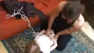 مقيد سمور أقدام