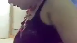 أخ يصوّر مغامرة أخته الإباحية للفيلم الإباحي