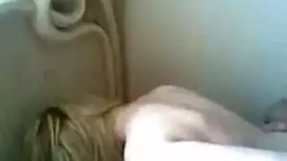سكس مصري صريح: فتاة محلية تُنكح في ملابس داخلية حمراء