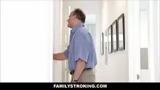 زوجة الأب الخائنة تتوسل لقضيب ابن زوجها الصلب