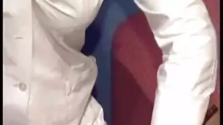 عيادة شرجية: شيميل شقراء وطبيب يشاركان الممرضة في جنس جماعي