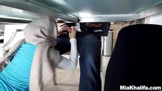 ميا خليفه وامها الشرموطه مع شاب عنتيل