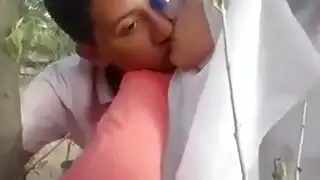 شاب مغربي مثير يقبل بشغف ويمارس الجنس العنيف