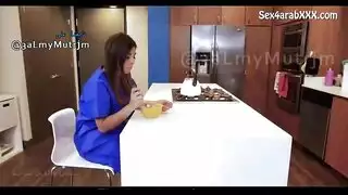 ممرضة فاتنة تفحص بابا فحصًا إباحيًا صارخًا