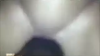 تمصه حتى النشوة ثم يُدمر كسها بزبر أسود كبير