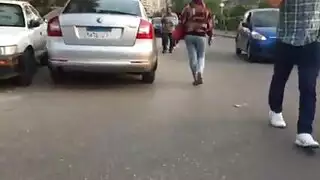 كاميرا خفية تلتقط طيز حجابة ممتلئة بملابس ضيقة