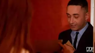 سيطرة إباحية: تأمر لسانه على كسها