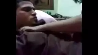 فتاة عربية غير مخلّة تئن بصوت عال خلال جنس صريح شغوف