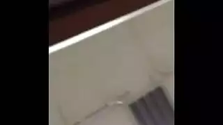 تدليك يدوي زيتي أثناء بلع قضيب أسود ضخم