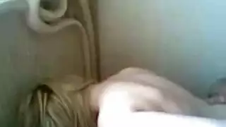 إباحية مصرية: ثقب شرجي ومهبل بقميص نوم أحمر