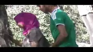 جزائرية محجبة تتعرض لجماع مهبلها الضيق في حديقة الكلية