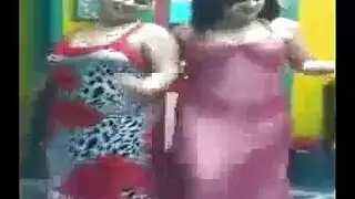 هذه العاهرات بقمصان النوم يردن قضيبك وقذفتك