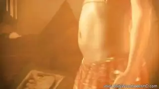 راقصة غريبة فيكتوريا تقدم رقصة حضن مغرية وتنتهي بمص عميق