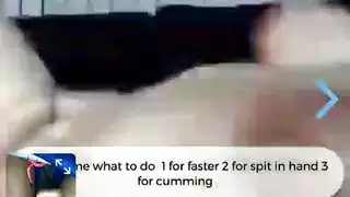 برونيتة متلهفة تركع لقضيب شاب كبير