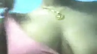 عاهرة عربية متلهفة تتباهى بأثدائها الكبيرة و مؤخرتها المشدودة