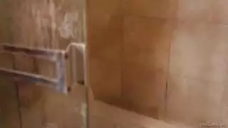 الأب المتسلل يشم السروال الداخلي، الابنة المراهقة تمنحه فرجها الضيق
