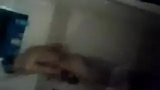 بورن عربي غريب: شرج جماعي لمراهقة مغربية