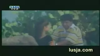 سحاق ثلاثي مع قضيب اصطناعي قاسي في رسوم متحركة إباحية