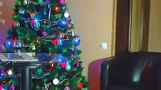 فتاة شقراء تأخذ رجال إضافيين في خيال جنس جماعي بالنادي الليلي