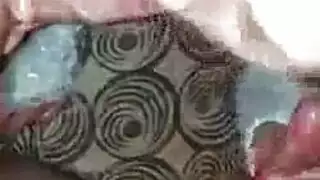 زوجة عاهرة تبتلع سائل الشاب في لقاء غرفة نوم فاخر